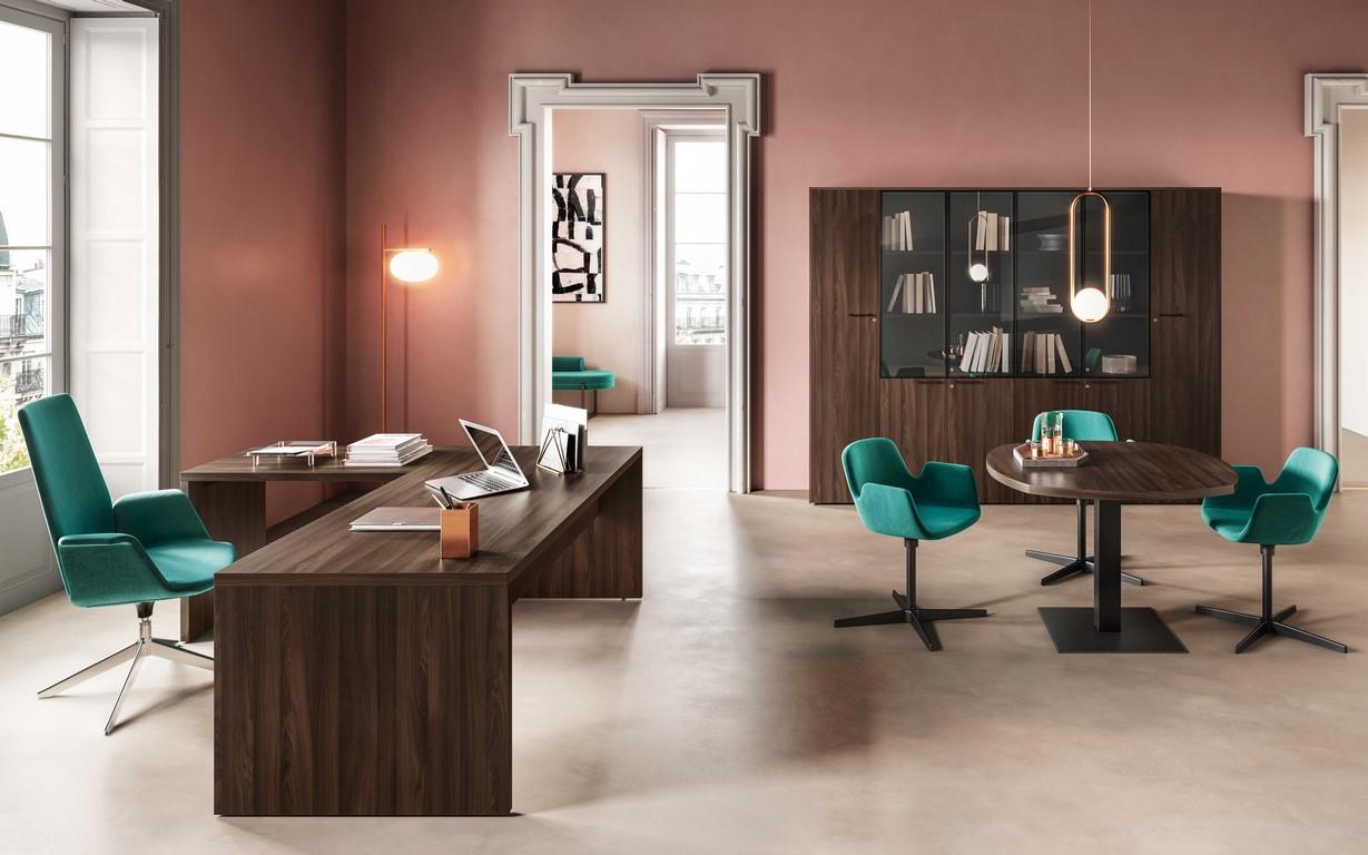 Scrivania in melaminico, piani spessore 38mm bordati in ABS.
Colori disponibili: Rovere Twist, Noce Boheme e Eucalipto. 
