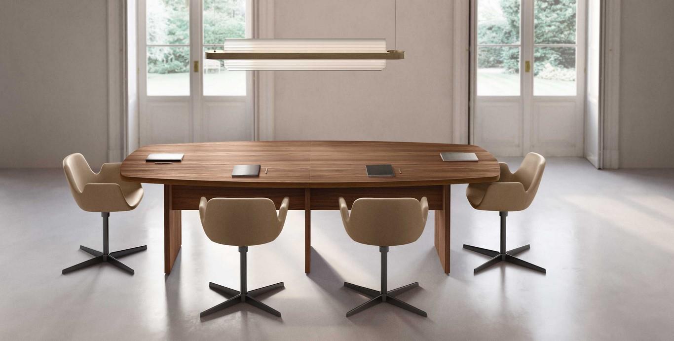 Tavolo riunioni sagomato in melaminico, piani spessore 38mm bordati in ABS.
Colori disponibili: Rovere Twist, Noce Boheme e Eucalipto. 
