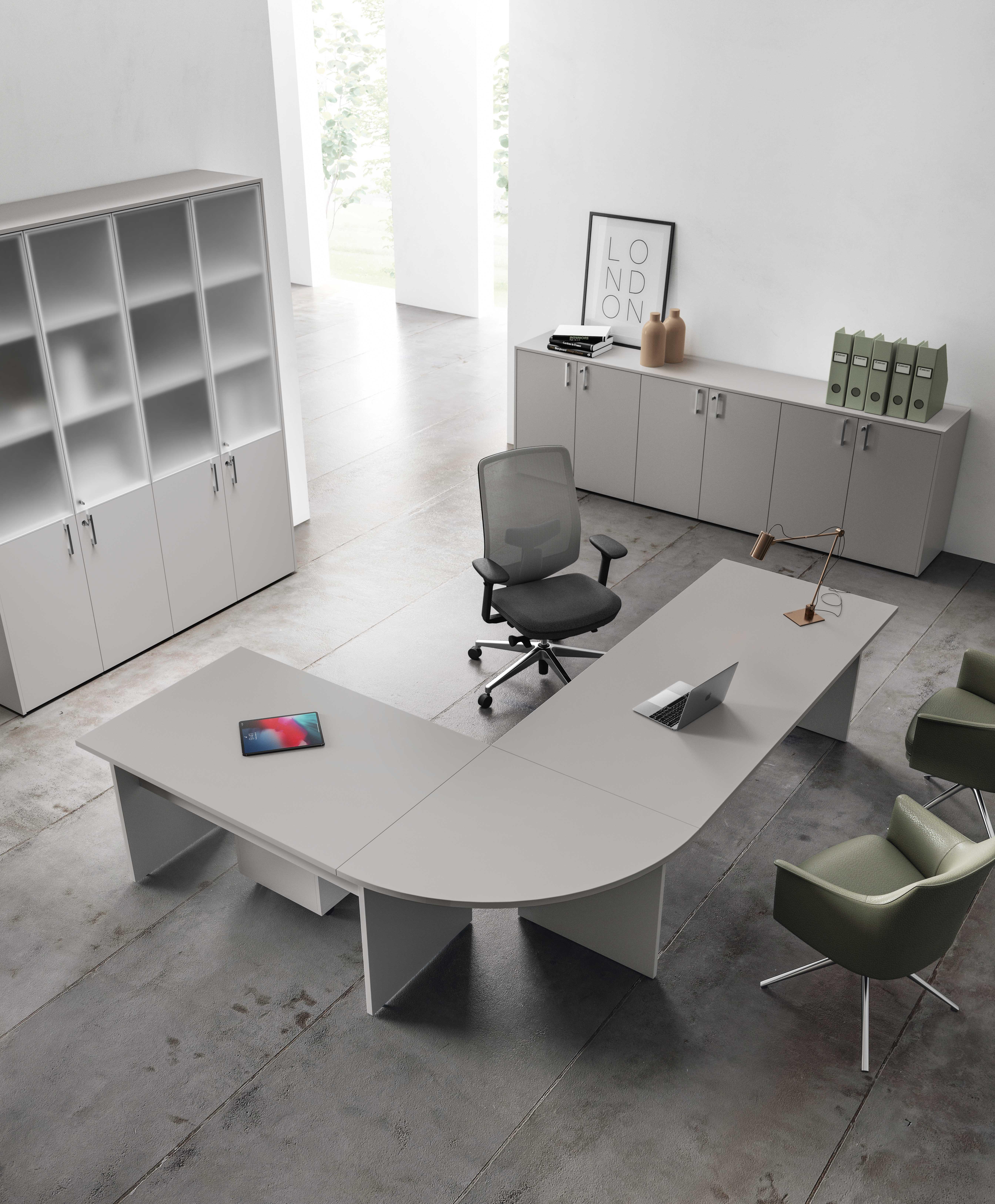 Workstation sinistra o destra, color Grigio, piani in melaminico, spessore 25mm bordati in ABS.
