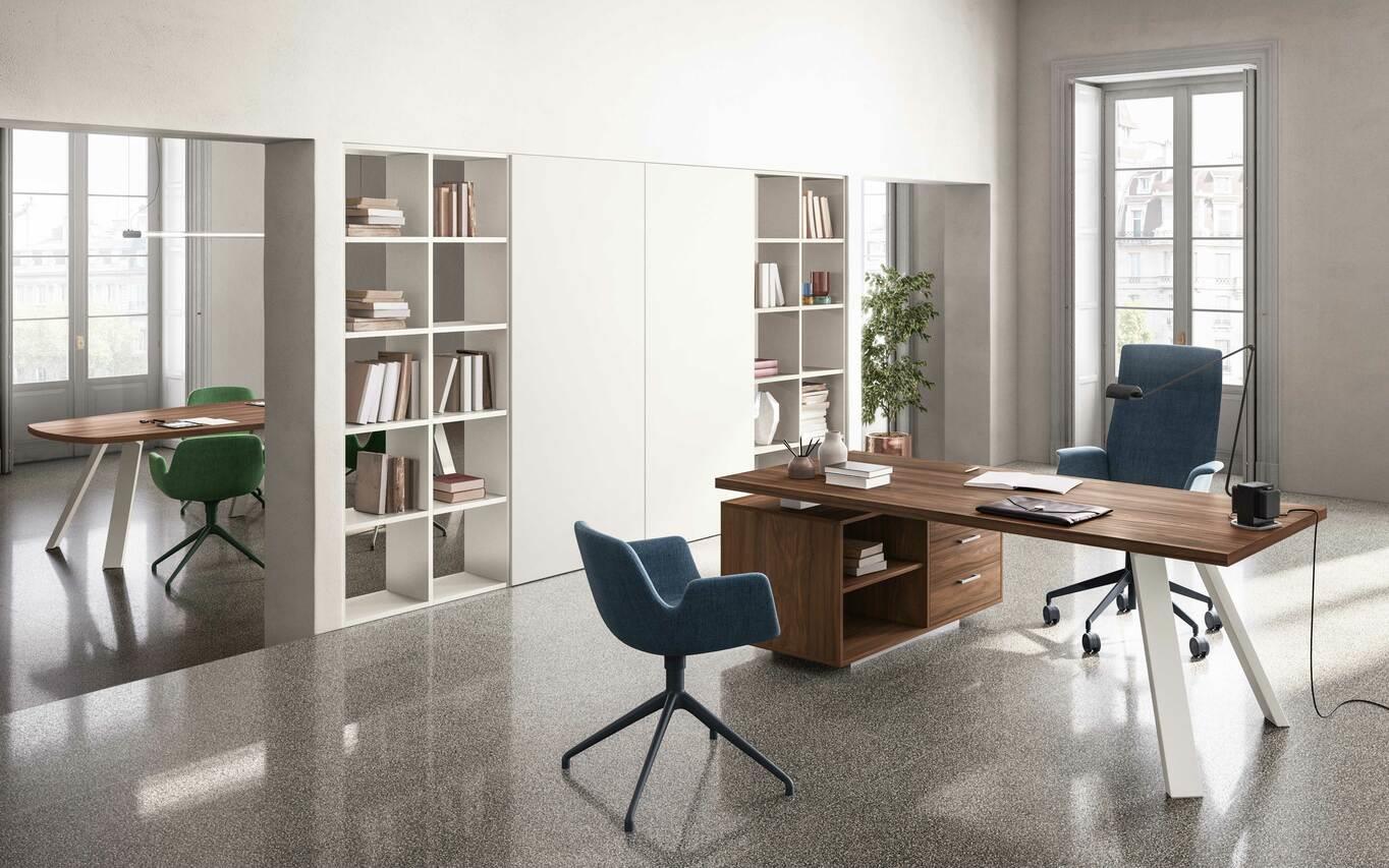 Scrivania in appoggio destra o sinistra con gambe disponibili in NERO o BIANCO, con piano il nobilitato melaminico.
Colori disponibili: Rovere Twist, Noce Boheme e Eucalipto. 