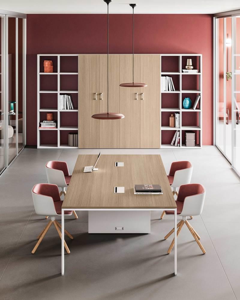 Tavolo riunioni in melaminico, colore Rovere Twist, piani spessore 18mm bordati in ABS, con gambe a U, disponibili in bianco, alluminio e nero.


