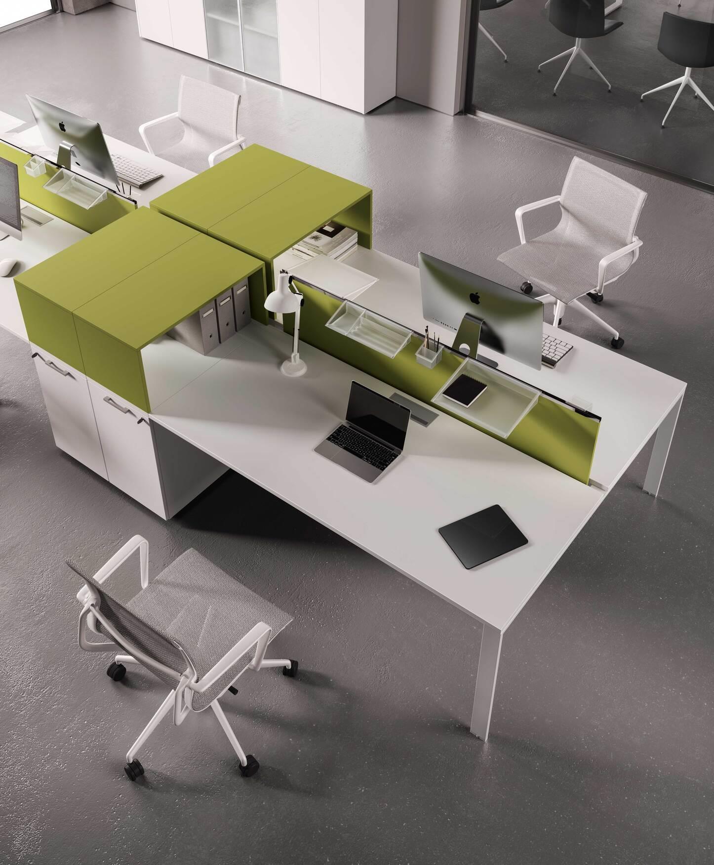 Tavolo riunioni, piano spessore 25mm bordato in ABS, con gambe a U in bianco. 