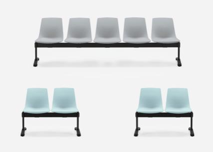 Panca a 2 e 5 posti con scocca in plastica Grigio Perla e Blu Chiaro, trave in metallo verniciato nero con gambe cromate o verniciate nere. 